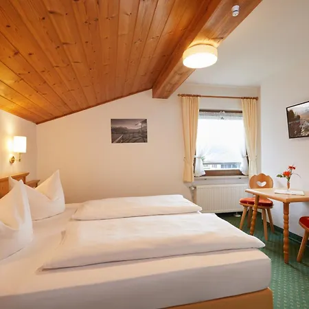 Gaestehaus Zugspitz - Ohne Verpflegung 3* Фархант