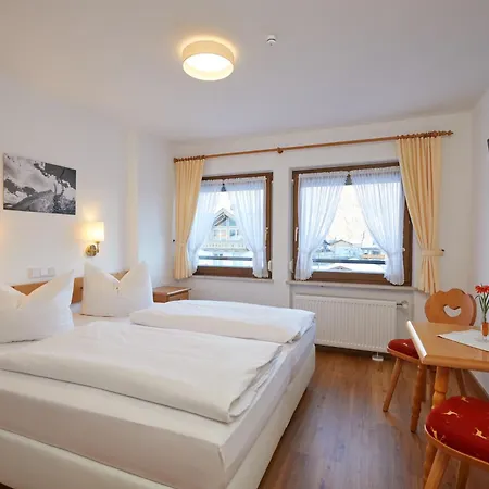 Gaestehaus Zugspitz - Ohne Verpflegung Гостевой дом