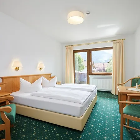 Gaestehaus Zugspitz - Ohne Verpflegung Гостевой дом 3*