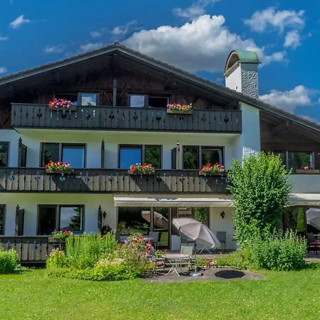 Gaestehaus Zugspitz - Ohne Verpflegung Гостевой дом Фархант